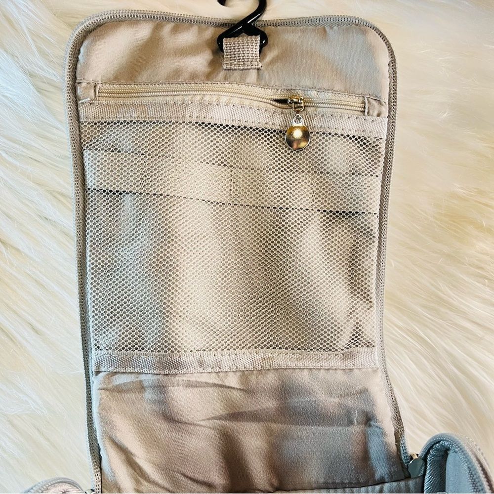 Hanging Toiletry Bag - Picture 7 of 11